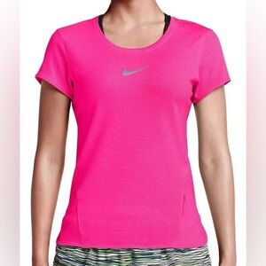 Women’s Nike Aeroreact Short Sleeve Size Medium